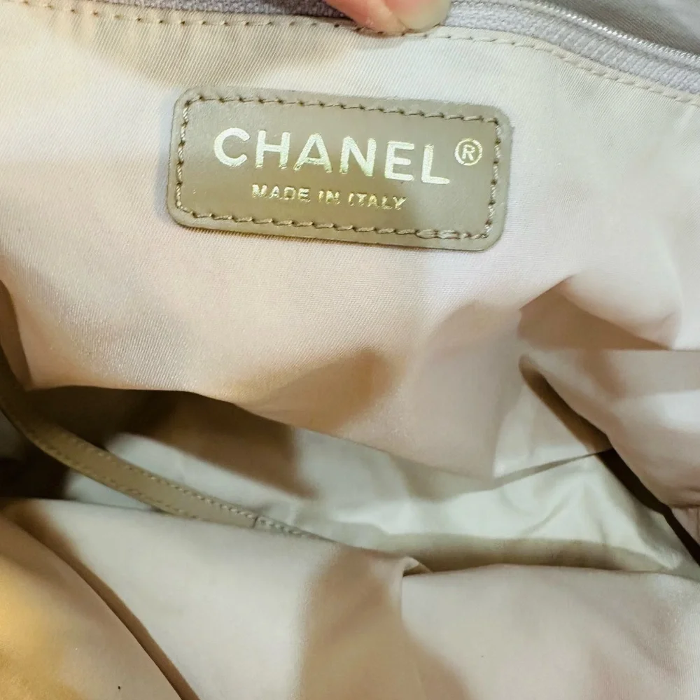 CHANEL Gray Beige Travel Bag with Geometric Design - Picture 14 of 16